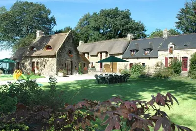 Image de 5 Gites de caractère avec piscine chauffée et couverte