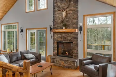 Image de Cabin 230 - Riding Mountain Luxury Cabins, Wasagaming, Manitoba