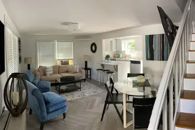 Image de Honey Bee, The Hive Vacation Getaway