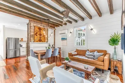 Image de The Eclipse | 2br Down - Historic Renovation!