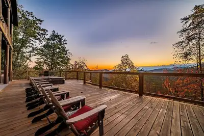 Image de Sunrise Oasis Newly Expanded Deck & Stunning Mountain Views
