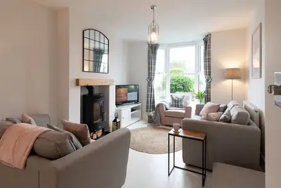 Image de Lakeview - A stylish holiday home for 7 guests in Rhosneigr