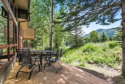 Image de Take A Family Retreat to East Vail | Comfortable, Near to Mountains & Parks, Fireplace, Scenic Views