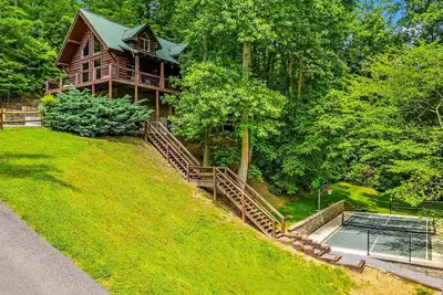 Image de Pickleball Retreat - Hot Tub, Game Room, Wi-Fi, Fire Pit, Pool - Easy Roads!