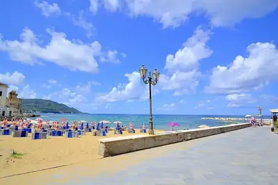 Image de Villa Ortensia A: A characteristic and welcoming apartment located right on the beach, with Free Wi-Fi.