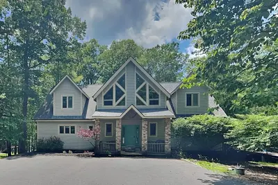 Image de Lake Dreaming | Lakefront w/ Private Dock & Hot Tub + Close to Wisp!