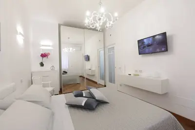 Image de two-room apartment Ii floor served by two elevators