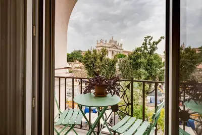 Image de Large and bright flat in San Giovanni \/ up to 6