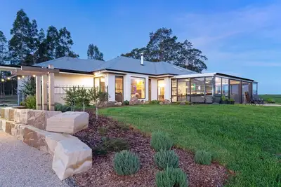 Image de Jasmine Lodge - Idyllic home with pool, mountain views and fire pit.