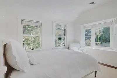 Image de Heart of the Village Home Southampton
