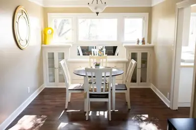 Image de Updated 2br *House* in Glendale with Private Fenced Yard & Parking (p2)