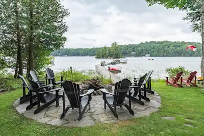 Image de Adorable 3Bed, 2Bath Cottage and Garage Lounge! Grassy Lawns! Kayaks!