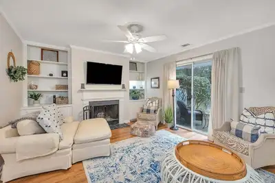 Image de Mid Island Townhouse, Central to Everything & Pool