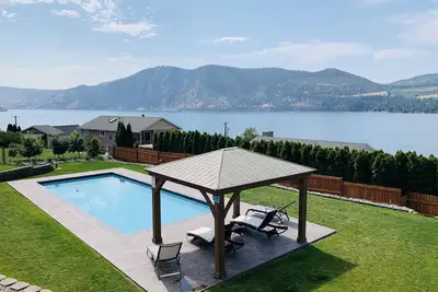 Image de Large Home with Sweeping Lake Views, Heated Private Pool and Hot Tub