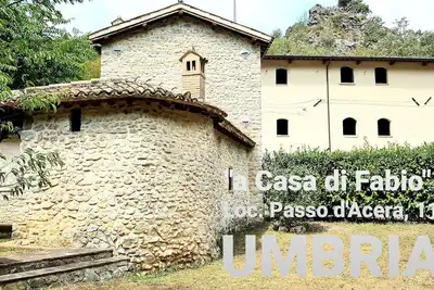 Image de \"a Casa di Fabio\" digitaldetoxholidays, a tower in the hills of Umbria.