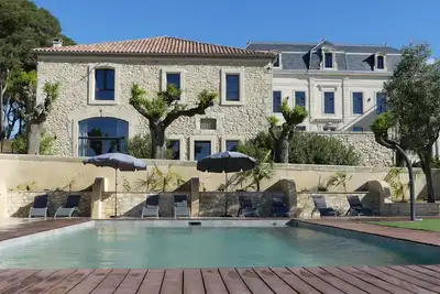 Image de Château La Vidalle - Gite Caroual - Vue sur la Piscine et les Chevaux