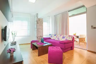 Image de One bedroom with balcony