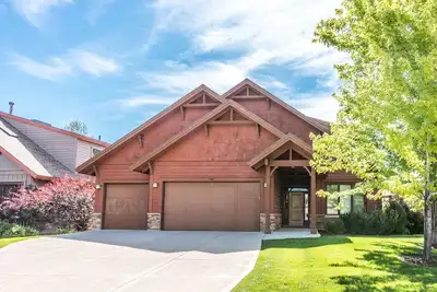 Image de Gorgeous 3-story home, private hot tub
