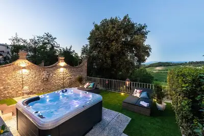 Image de Villa Chianti, your Secret 4 Bedrooms Retreat with View over the Vineyards in Marcialla
