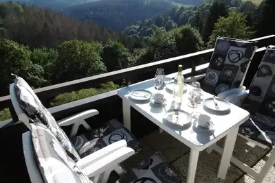 Image de Large vacation apartment with 180-degree views of the mountains