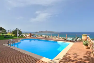 Image de A spacious villa with private pool and wonderful panoramic view over the sea