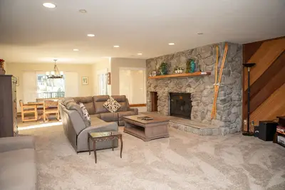 Image de Gorgeous Mountain Views/Walk to the Slopes/Private Patio