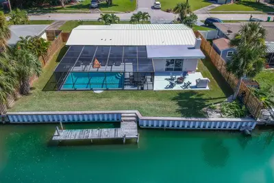 Image de Remodeled Waterfront Merritt Island Home w/ Private Pool & Dock