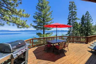 Image de Lux Newly Remodeled Tahoe Lakefront Home with Stunning Views and Chef's Kitchen