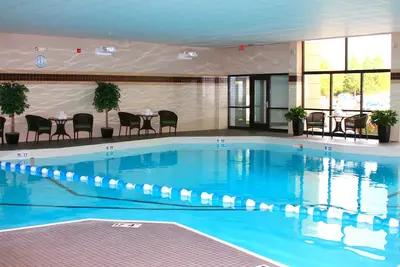 Image de Comfortable Suite Near Hancock International Airport | Free Breakfast + Fitness Center