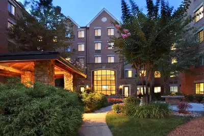 Image de Great Value! Cozy 2 Bedroom Suite in Mclean | Free Breakfast + 24h Business Center