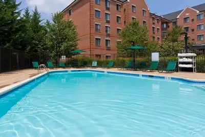 Image de Great Value! Cozy 2 Bedroom Suite in Mclean | Free Breakfast + 24h Business Center
