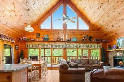 Image de Hibernation Station (2-Bedroom Cabin) by RedAwning