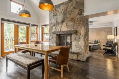 Image de Summer Stays Available! Near the Lake! Mountain Cottage with Fireplace and Wifi Near Ski Resort!