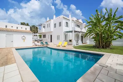 Image de Maison de vacances \"Villa Sunflower Albufeira\" avec jardin privé, piscine et WiFi