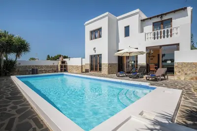 Image de Luxueuse et spacieuse \"Villa MarĂa\" avec terrasse, piscine, vue sur la mer et Wi-Fi