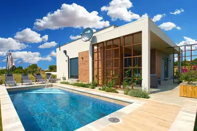 Image de House 2052/31992 (Istria - Galižana), 5000m from the beach