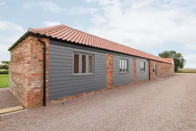 The Stables, pet friendly, character holiday cottage in Old Leake