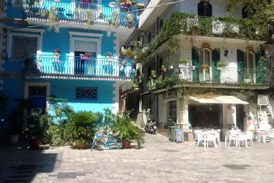 Image de Modeste simples mer commode