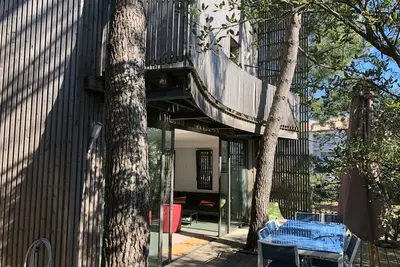 Image de Maison dans les arbres Eco-Responsable. Bienvenue dans la Nature, à 300m plage