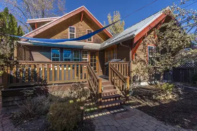 Image de Walk Everywhere! 4 Bedrooms +Bonus Rm & Quaint Backyard