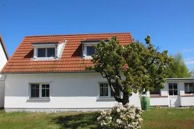 Image de 3 room vacation apartment - Holiday home Boddenblick