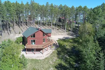 Image de 2500 Sq. Ft Cabin w/ Great Views of Deer Mountain, Wrap Around Deck, Hot Tub!