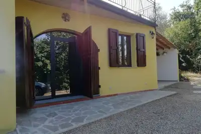 Escape to the Tuscan countryside, immersed in the woods