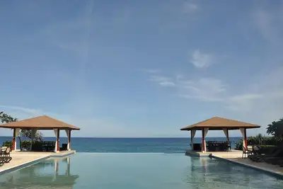 Image de 2bd luxury condo in beachfront secured resort!