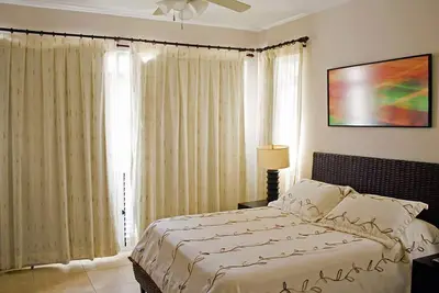 Image de Ground floor 2bd condo in beachfront luxury resort, perfect for seniors