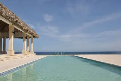 Image de Beachfront resort with pool, waterpark, gym, tennis\/basket courts, spa, bar!