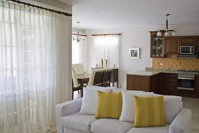 Image de 3bd guest-friendly condo in beachfront resort with games and sport courts