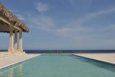Image de 2bd guest-friendly beachfront resort with pool, waterpark, gym and tennis\/basket