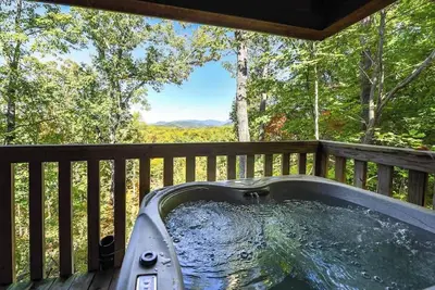 Image de GreatView! PoolTable, HotTub, Privacy, Fireplace