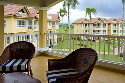 Image de Luxury resort on sandy beach, with pool\/gym\/tennis\/basket\/waterpark\/restaurant!